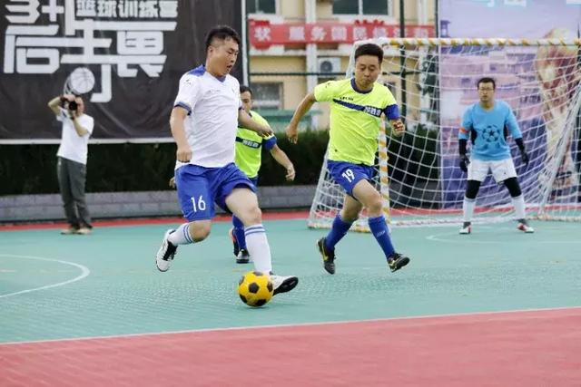 上半场战况：曼联客场0-2落后赫尔城